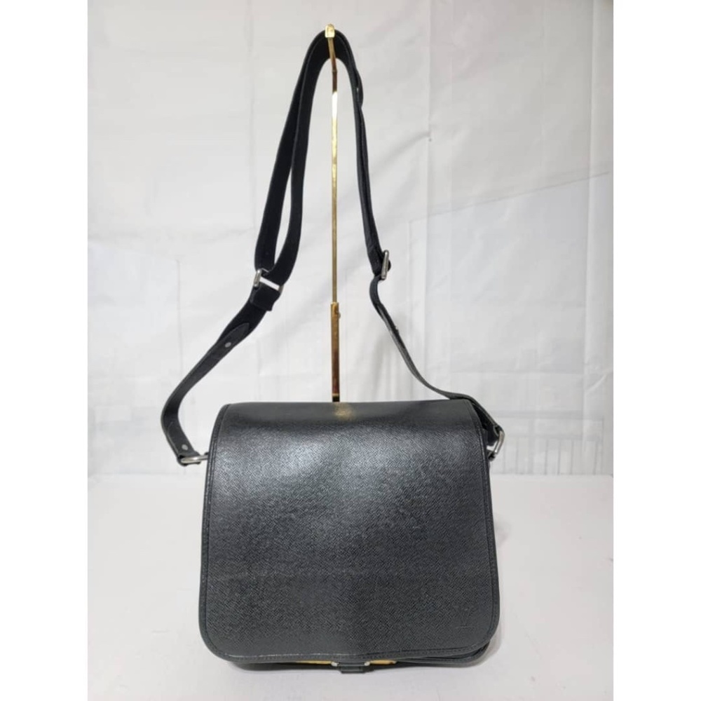 Authentic Louis Vuitton Taiga Andrei Messenger Bag Black - Picture 5 of 11